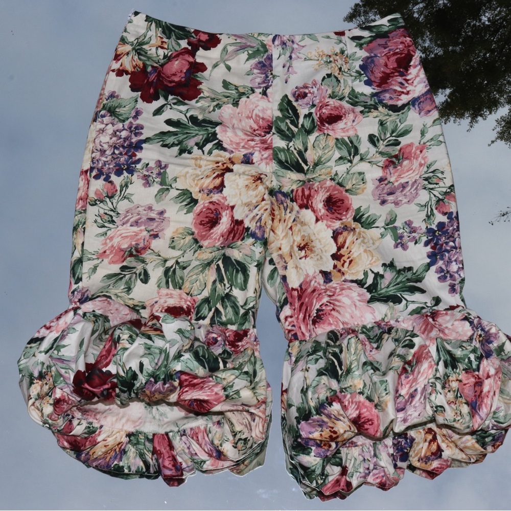Floral Bubble Hem Capris (Petite)